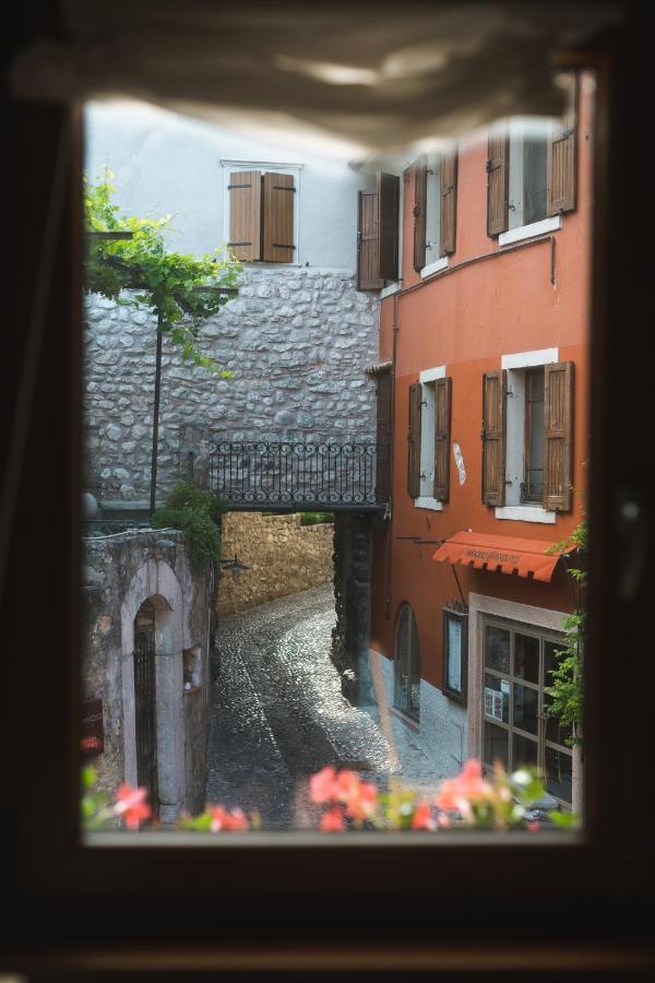 Il Castello Apartment มัลเชซิเน ภายนอก รูปภาพ