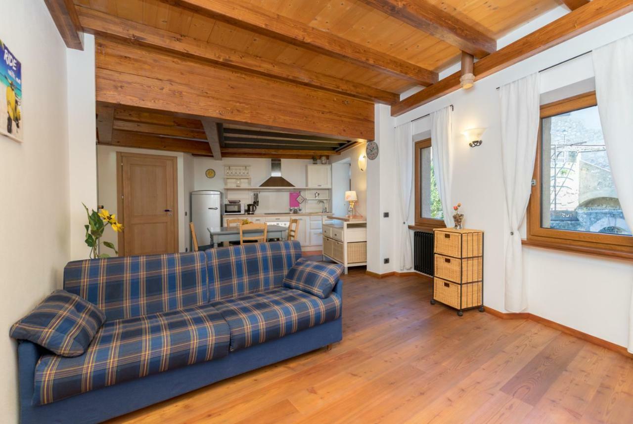 Il Castello Apartment มัลเชซิเน ภายนอก รูปภาพ