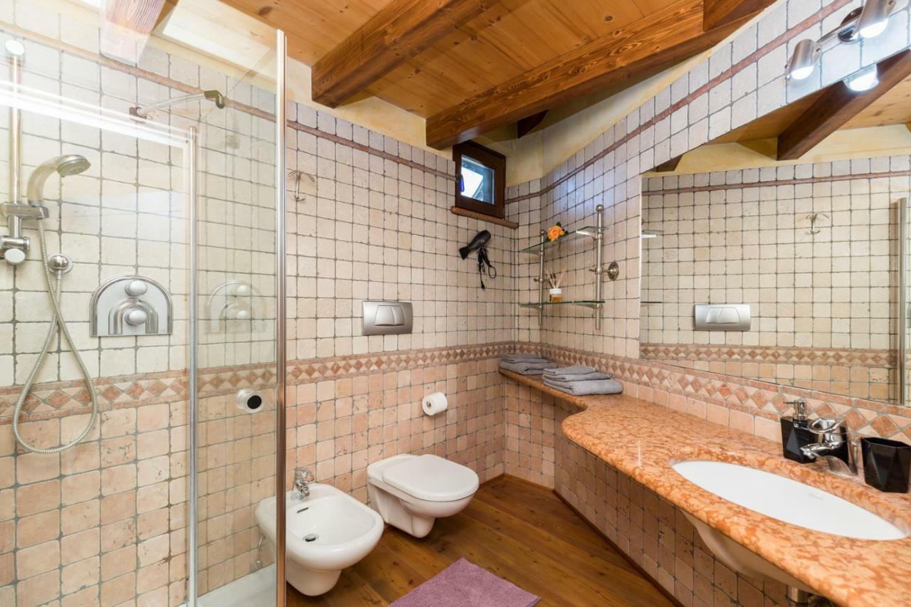 Il Castello Apartment มัลเชซิเน ภายนอก รูปภาพ
