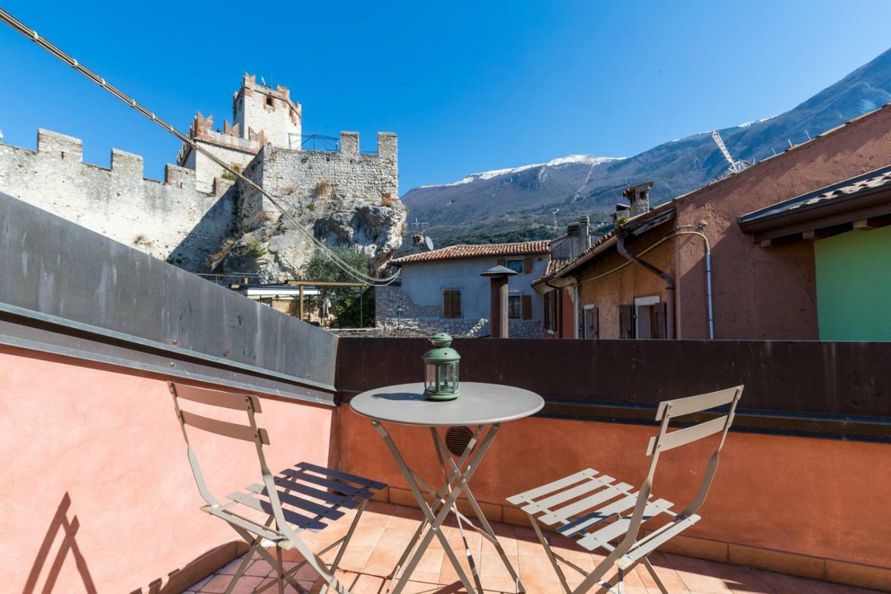 Il Castello Apartment มัลเชซิเน ภายนอก รูปภาพ