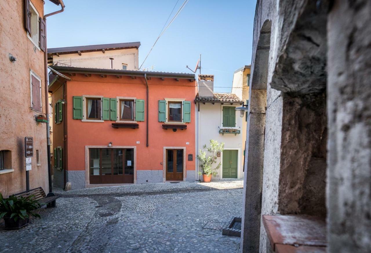 Il Castello Apartment มัลเชซิเน ภายนอก รูปภาพ