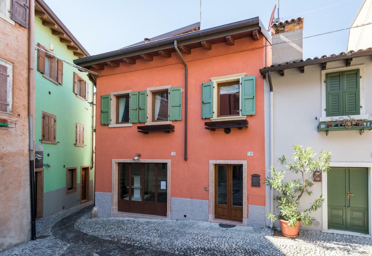Il Castello Apartment มัลเชซิเน ภายนอก รูปภาพ
