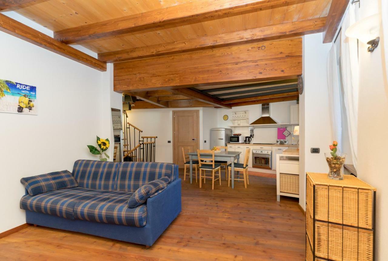 Il Castello Apartment มัลเชซิเน ภายนอก รูปภาพ