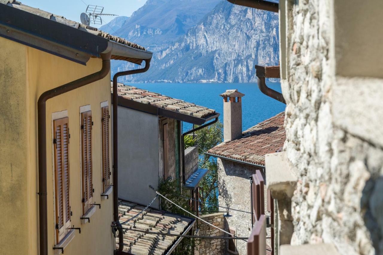 Il Castello Apartment มัลเชซิเน ภายนอก รูปภาพ