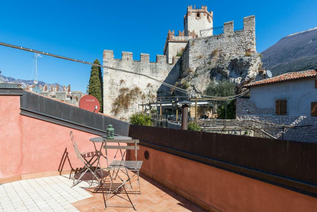 Il Castello Apartment มัลเชซิเน ภายนอก รูปภาพ