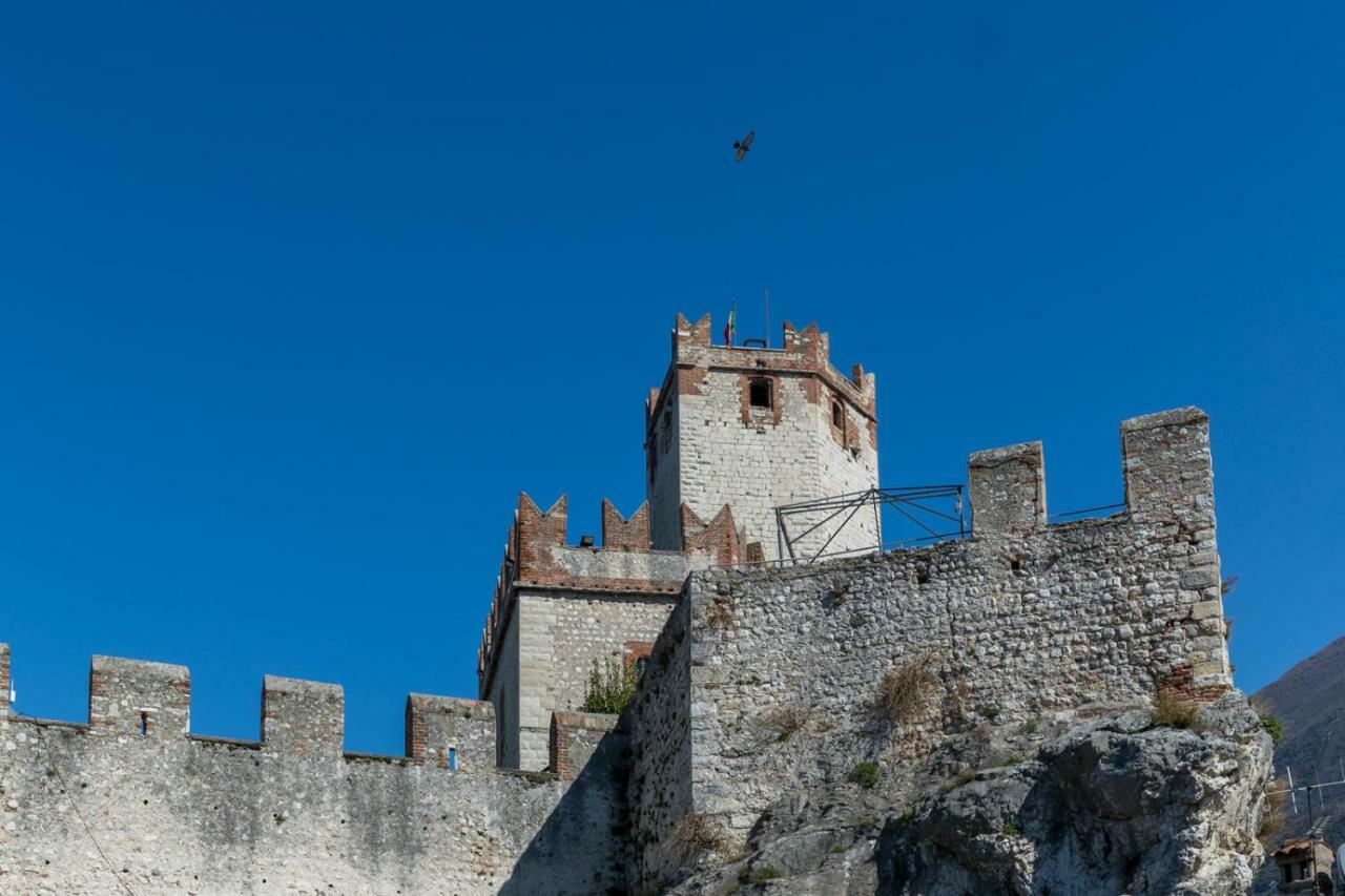 Il Castello Apartment มัลเชซิเน ภายนอก รูปภาพ