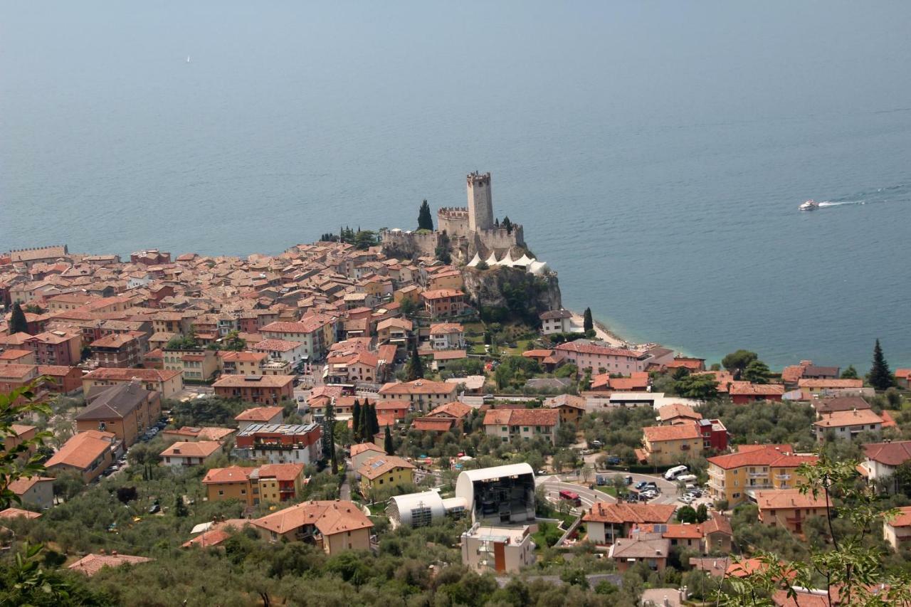 Il Castello Apartment มัลเชซิเน ภายนอก รูปภาพ