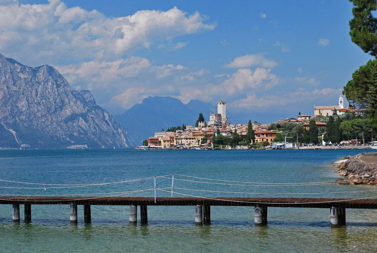 Il Castello Apartment มัลเชซิเน ภายนอก รูปภาพ